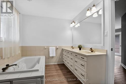 2 Birdstone Avenue, Ottawa, ON - Indoor Photo Showing Bathroom