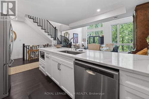 30 - 542 Crescendo Private, Ottawa, ON - Indoor Photo Showing Kitchen