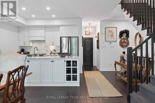 30 - 542 Crescendo Private, Ottawa, ON - Indoor Photo Showing Kitchen With Upgraded Kitchen