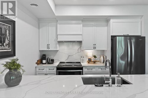 30 - 542 Crescendo Private, Ottawa, ON - Indoor Photo Showing Kitchen With Upgraded Kitchen