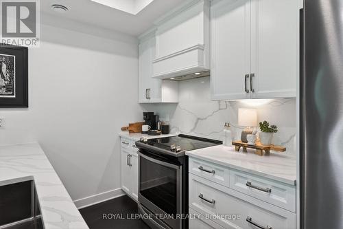 30 - 542 Crescendo Private, Ottawa, ON - Indoor Photo Showing Kitchen