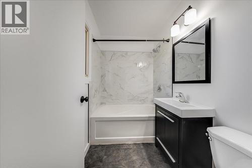 1480 Third Avenue, Trail, BC - Indoor Photo Showing Bathroom