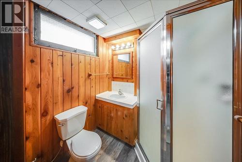 1480 Third Avenue, Trail, BC - Indoor Photo Showing Bathroom