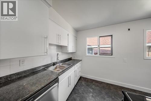 1480 Third Avenue, Trail, BC - Indoor Photo Showing Kitchen With Double Sink