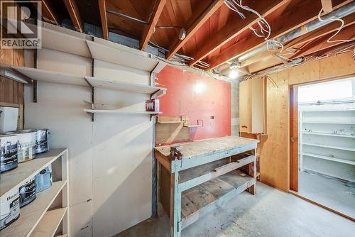 1480 Third Avenue, Trail, BC - Indoor Photo Showing Garage