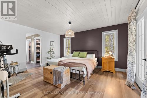 primary bedroom - 36 Hillcrest Avenue, Killaloe, Hagarty And Richards, ON - Indoor Photo Showing Bedroom