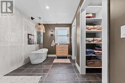 ensuite bathroom - 
