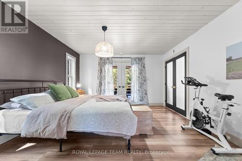 36 Hillcrest Avenue, Killaloe, Hagarty And Richards, ON - Indoor Photo Showing Bedroom