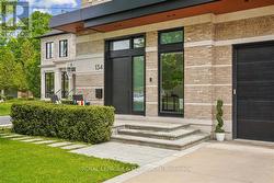 134 RYKERT CRESCENT  Toronto, ON M4G 2S9