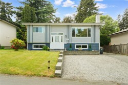 3922 Anton St Saanich, BC V8Z 4M3