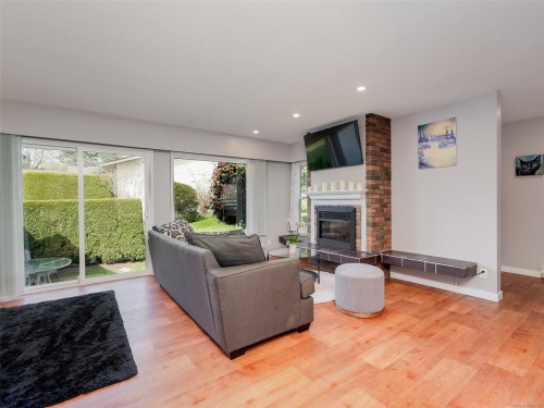 #5-3968 Cedar Hill Rd, Saanich, BC 