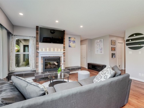 #5-3968 Cedar Hill Rd, Saanich, BC 