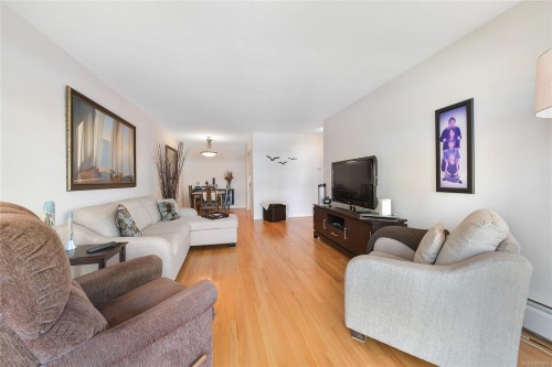 #111-9560 Fifth St, Sidney, BC - Indoor Photo Showing Living Room