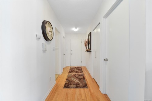 #111-9560 Fifth St, Sidney, BC - Indoor Photo Showing Other Room
