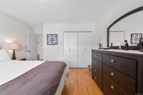 #111-9560 Fifth St, Sidney, BC - Indoor Photo Showing Bedroom