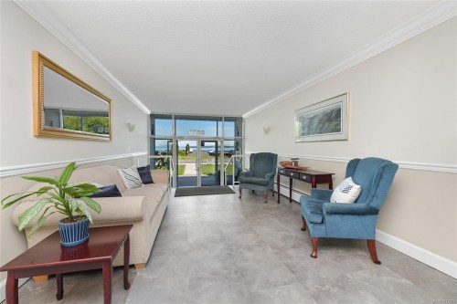 #111-9560 Fifth St, Sidney, BC - Indoor Photo Showing Living Room