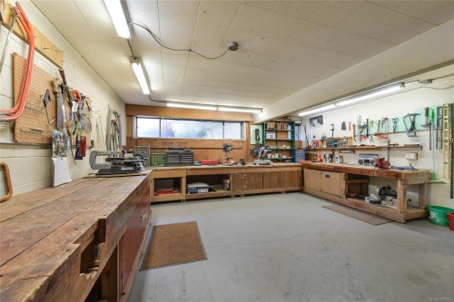 #111-9560 Fifth St, Sidney, BC - Indoor Photo Showing Other Room