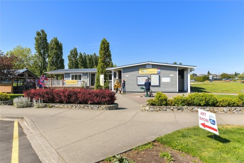 #111-9560 Fifth St, Sidney, BC - Outdoor