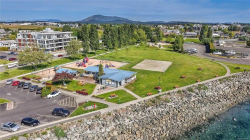 #111-9560 Fifth St, Sidney, BC - Outdoor With View
