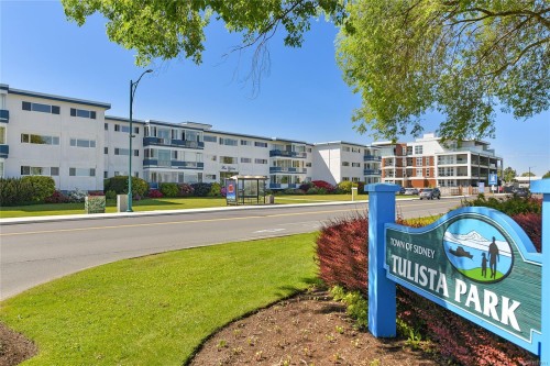 #111-9560 Fifth St, Sidney, BC - Outdoor
