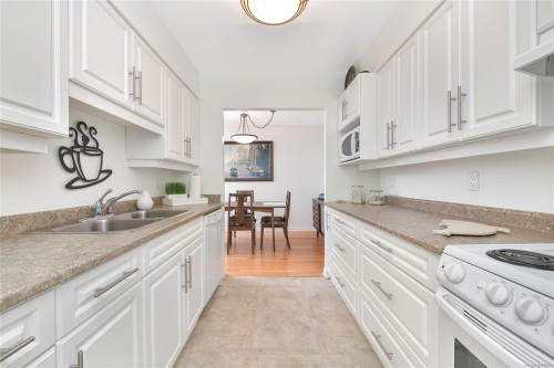 #111-9560 Fifth St, Sidney, BC - Indoor Photo Showing Kitchen With Double Sink