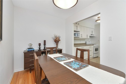 #111-9560 Fifth St, Sidney, BC - Indoor