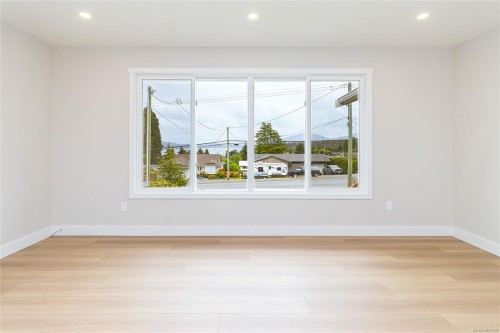 8082 York Ave, Crofton, BC 