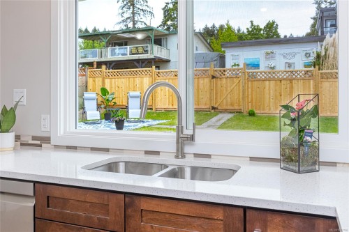 8082 York Ave, Crofton, BC 