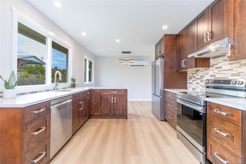 8082 York Ave, Crofton, BC 