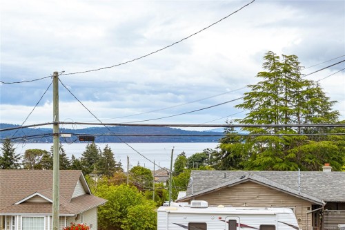 8082 York Ave, Crofton, BC 