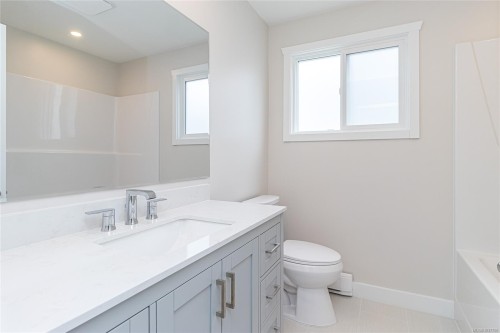 8082 York Ave, Crofton, BC 
