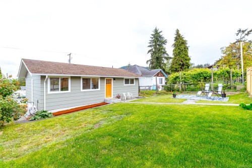 8082 York Ave, Crofton, BC 