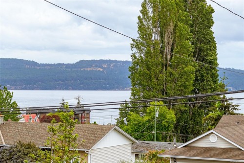 8082 York Ave, Crofton, BC 