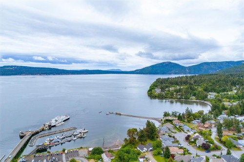 8082 York Ave, Crofton, BC 