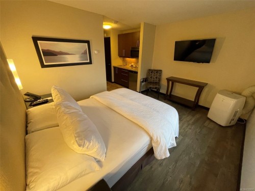 #234-1175 Resort Dr, Parksville, BC - Indoor Photo Showing Bedroom