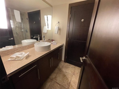 #234-1175 Resort Dr, Parksville, BC - Indoor Photo Showing Bathroom