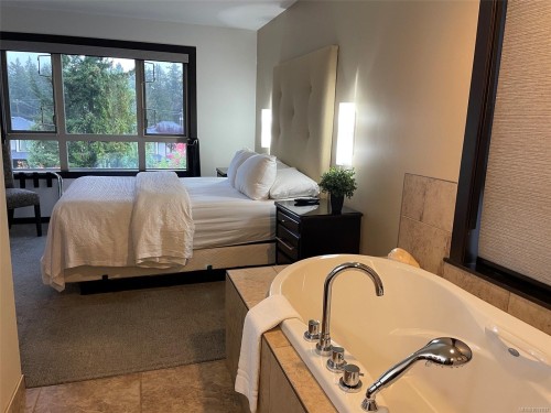 #234-1175 Resort Dr, Parksville, BC - Indoor Photo Showing Bedroom