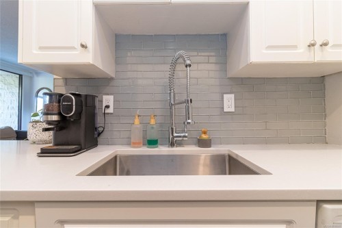 #102-1745 Leighton Rd, Victoria, BC - Indoor Photo Showing Kitchen