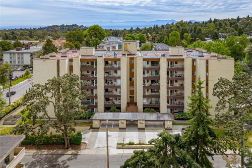 #102-1745 Leighton Rd, Victoria, BC - Outdoor