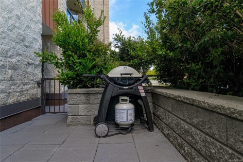 #102-1745 Leighton Rd, Victoria, BC - Outdoor