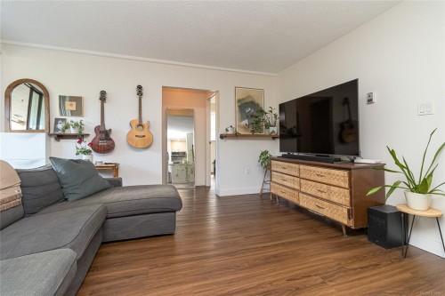 #102-1745 Leighton Rd, Victoria, BC - Indoor Photo Showing Living Room
