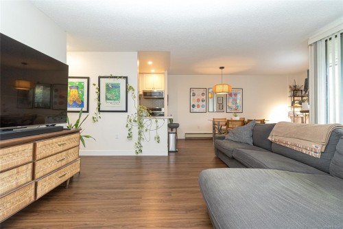 #102-1745 Leighton Rd, Victoria, BC - Indoor Photo Showing Living Room