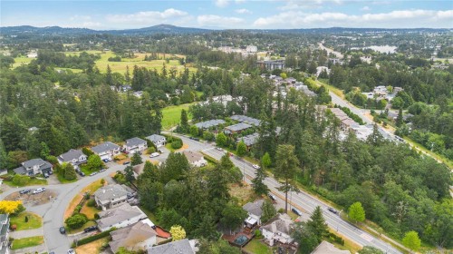 2204 Burnside Rd West, View Royal, BC 