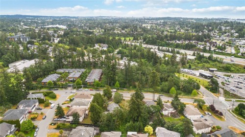 2204 Burnside Rd West, View Royal, BC 