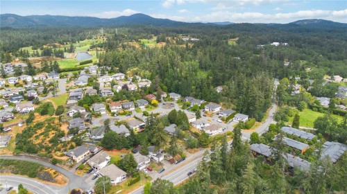 2204 Burnside Rd West, View Royal, BC 