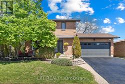 11 ELDERWOOD TRAIL Ottawa, ON K2S 1C9