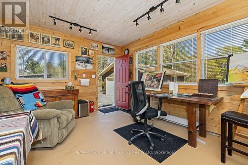 Studio/Bunkie heated & insulated - 13 Peninsula Shores Road E, Mcdougall, ON - Indoor