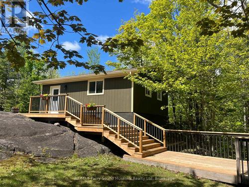 Detached garage with easy access to lake house - 13 Peninsula Shores Road E, Mcdougall, ON - Outdoor With Deck Patio Veranda