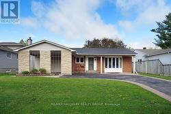 39 PARKWOOD CRESCENT Ottawa, ON K1B 3J5