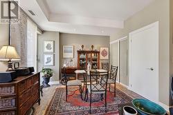 Bright dining area - 